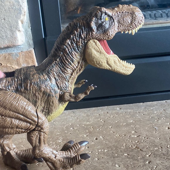 Roaring T-Rex Jurassic Park Moveable with Sound Brown Dinosaur Action Figure - Picture 1 of 13